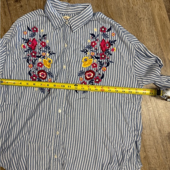 Hollister • Striped Floral Embroidered Long Sleeve Button Down - Picture 2 of 7